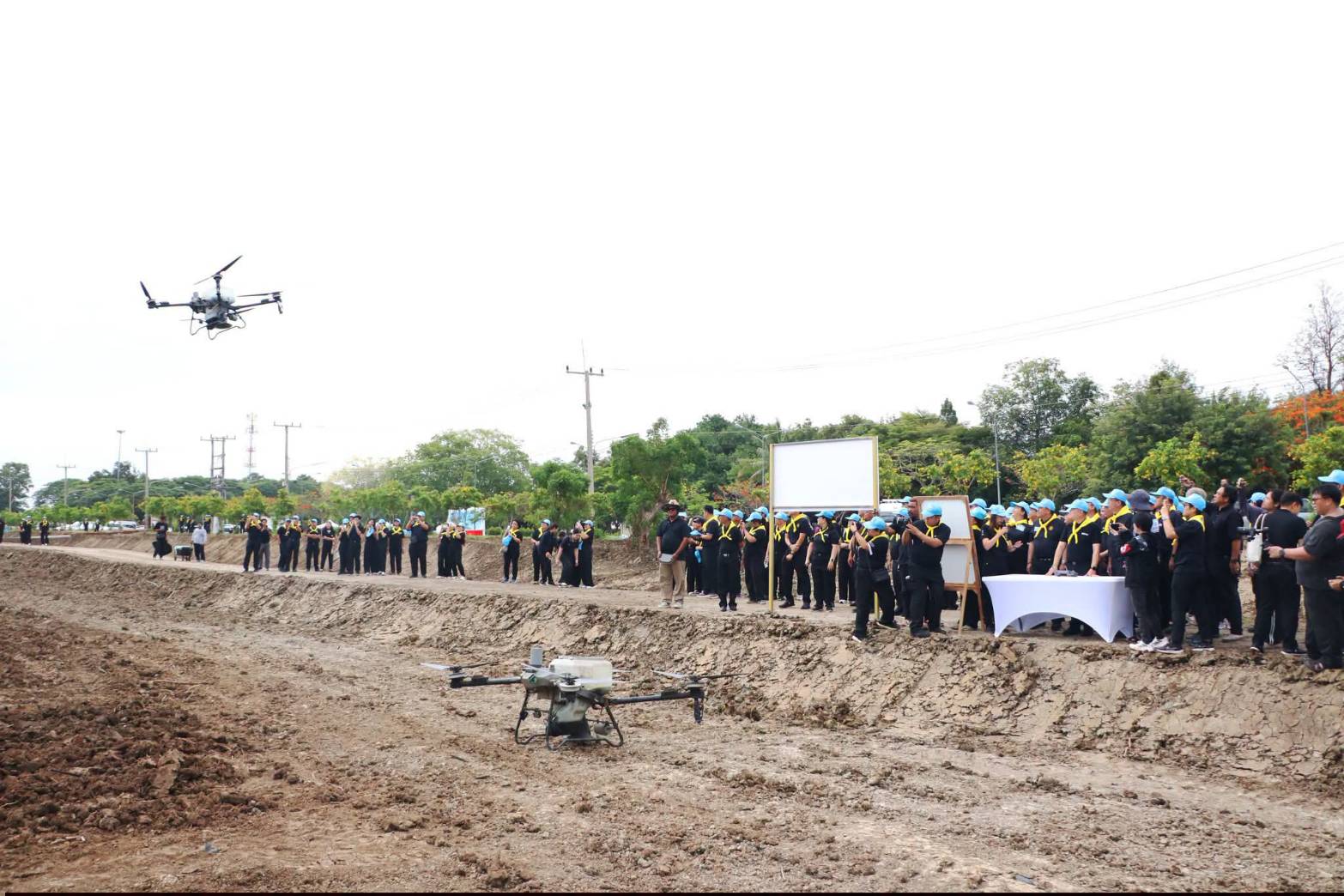 title - ส.ป.ก. ร่วมกิจกรรมโครงการจิตอาสาพัฒนาด้านการเกษตร กษ. เฉลิมพระเกียรติสมเด็จพระนางเจ้าฯ พระบรมราชินี เนื่องในโอกาสมหามงคลเฉลิมพระชนมพรรษา 4 รอบ 3 มิถุนายน 2569 ณ ศูนย์ส่งเสริมและพัฒนาอาชีพเสริมนอกภาคการเกษตร (ศูนย์ศิลปาชพบางไทรฯ เดิม)